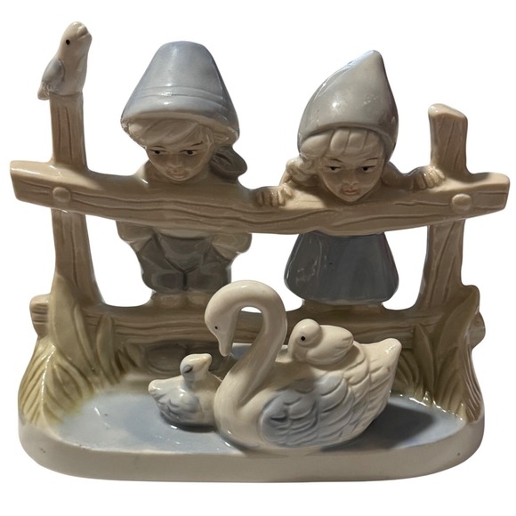VTG 1988 Artmark Country Pond Dutch Boy Girl Swan Fine Porcelain Figurine - Picture 12 of 13